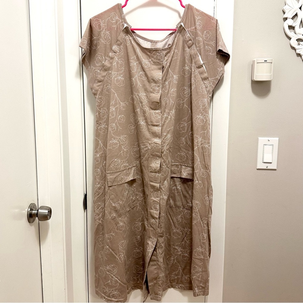 Kindred Bravely Labor Delivery Maternity Nursing Hospital Gown S Tan Floral